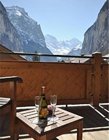 Charming Penthouse Apartment Lauterbrunnen Cameră foto