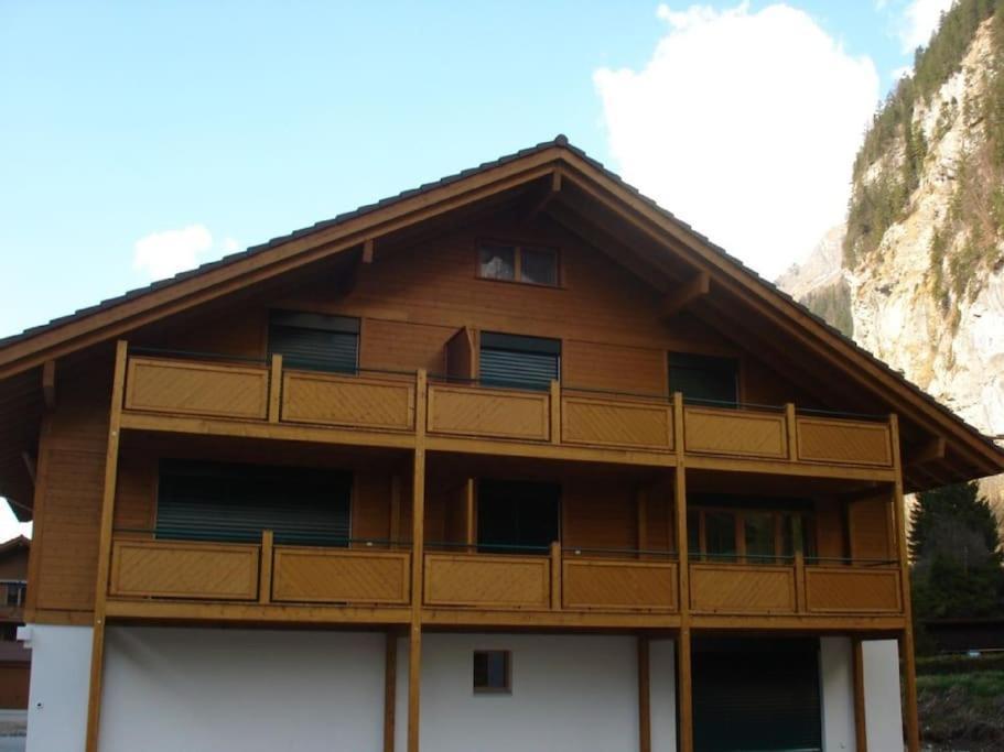Charming Penthouse Apartment Lauterbrunnen Exterior foto
