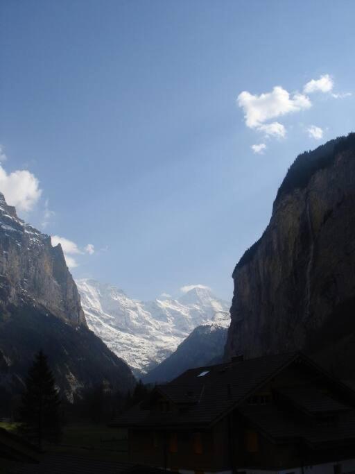 Charming Penthouse Apartment Lauterbrunnen Exterior foto