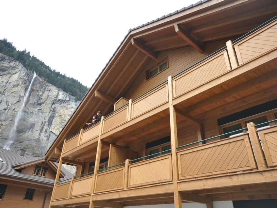 Charming Penthouse Apartment Lauterbrunnen Exterior foto
