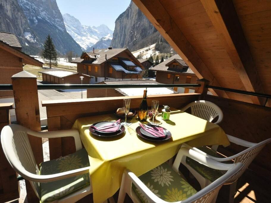 Charming Penthouse Apartment Lauterbrunnen Exterior foto