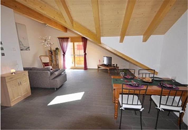 Charming Penthouse Apartment Lauterbrunnen Cameră foto