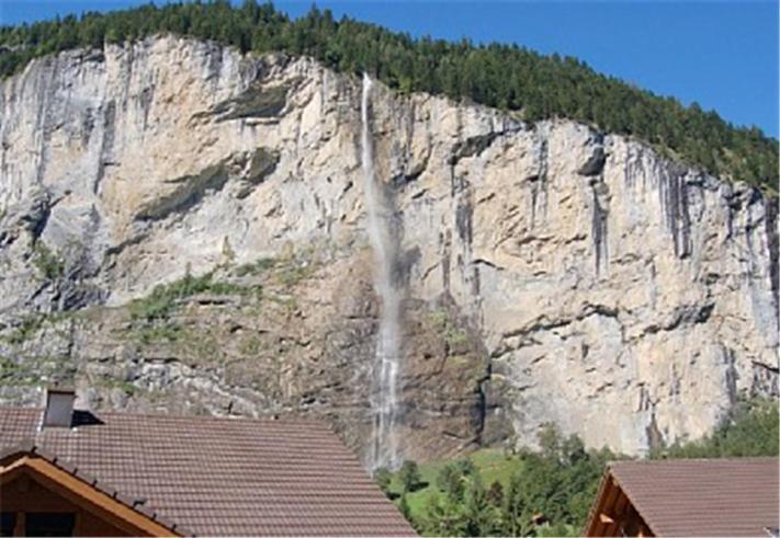 Charming Penthouse Apartment Lauterbrunnen Exterior foto