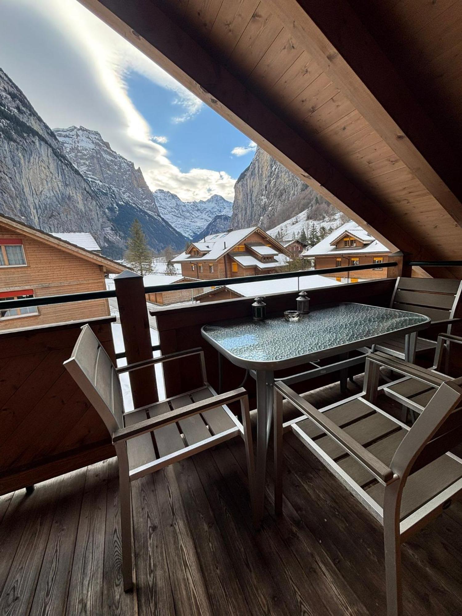Charming Penthouse Apartment Lauterbrunnen Exterior foto